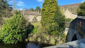 Beautiful Peak District Cottage with Hot Tub